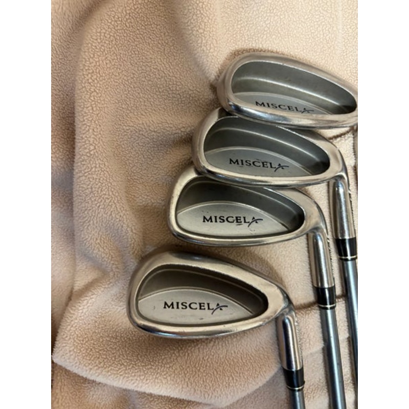 Women’s TaylorMade Miscela Right Handed Iron Set Ladies Flex 4 Pieces Graphite Shaft (Used)