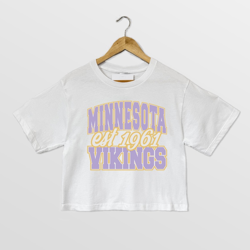 MINNESOTA VIKINGS DEEP ROOTS BOXY FIT CROPPED TEE