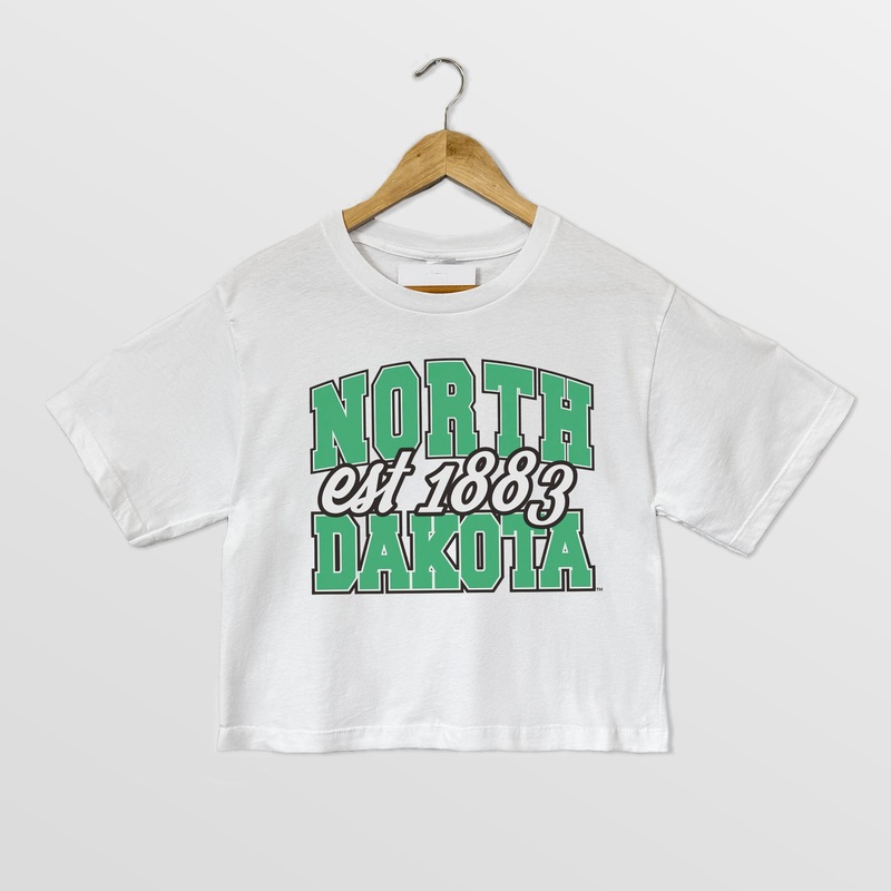 NORTH DAKOTA FIGHTING HAWKS DEEP ROOTS BOXY FIT WOMEN’S CROPPED TEE